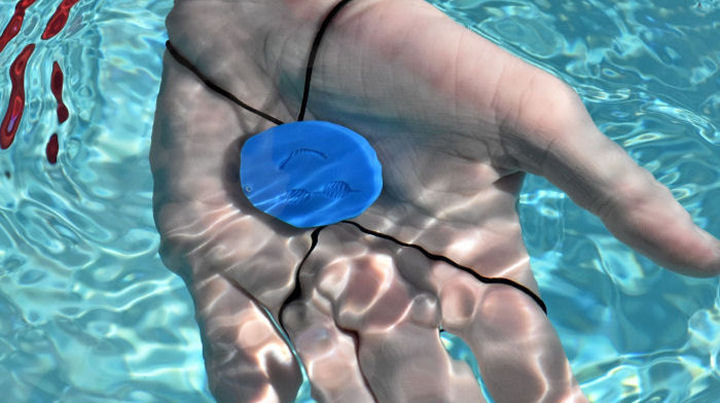 Swim aid to improve your catch whilst swimming front crawl